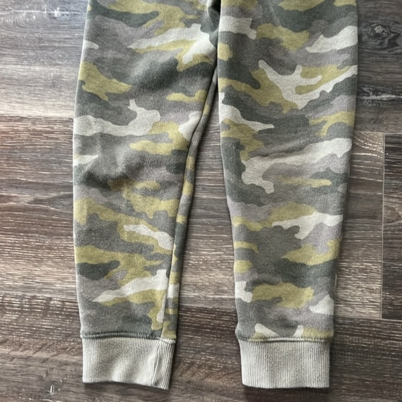 💥3/$15💥 Cat &Jack Camo Sweatpants - Picture 6 of 6